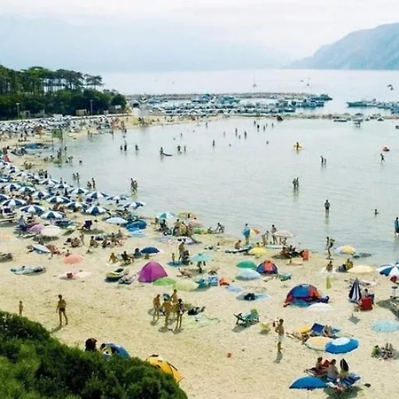 696-5 For 6 + 4 Pers. In * Lopar