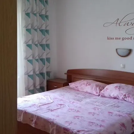 Appartement 696-5 For 6 + 4 Pers. In Lopar