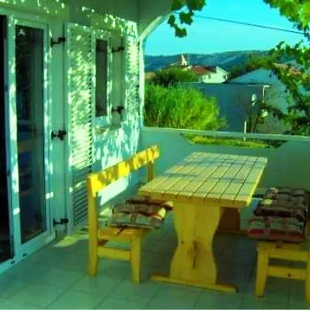 696-5 For 6 + 4 Pers. In Appartement *