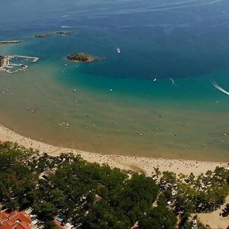 696-5 For 6 + 4 Pers. In Appartement *