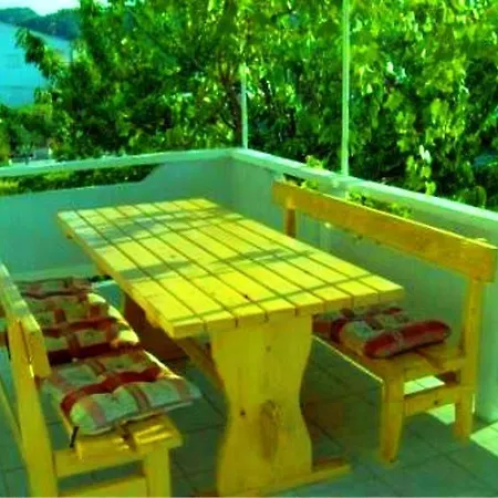 696-5 For 6 + 4 Pers. In Appartement *