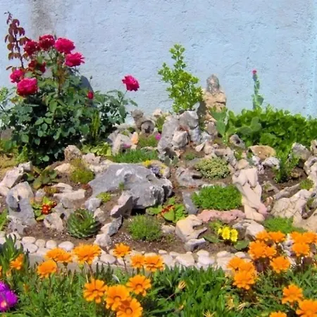 696-5 For 6 + 4 Pers. In Appartement Lopar