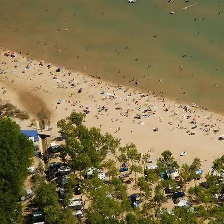 696-5 For 6 + 4 Pers. In * Lopar