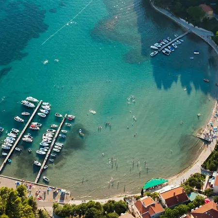 696-5 For 6 + 4 Pers. In *